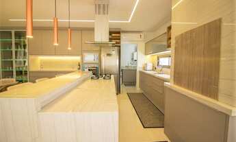 Imagem 2: Showroom na Quadra do Mar com 04 Suítes e 03 Vagas