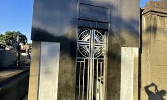 Imagem 3: Vendo capela no cemitério São João Batista