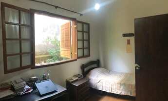 Imagem 5: Casa para venda tem 211 metros quadrados com 3 quartos em Sagrada Família - Belo Horizonte