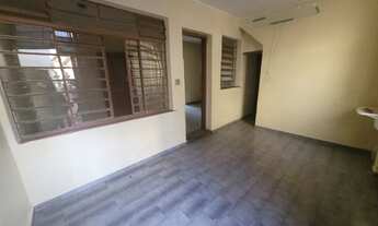 Imagem 3: Casa térrea, 01 vaga, quintal compartilhado, agua e luz separado, próximo ao metro V. Mati