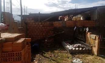 Imagem: Vendo um terreno com duas casas de 5,40x270