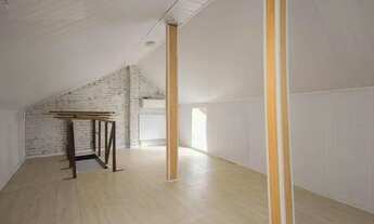 Imagem: Oportunidade.. 2 Dorm com Sacada e Sótão