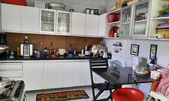 Imagem 2: Casa com piscina e 4 quartos - Perfeita!