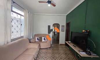 Imagem: Casa com 3 Quartos em Terreno Amplo de 480