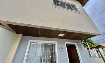 Imagem 3: Vende-se ótimo sobrado de 02 Dormitórios, próximo lago no bairro Aririú, Palhoça, SC