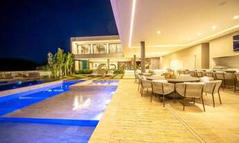 Imagem 3: Casa no Tamboré II com 6 Suítes, avalia permuta