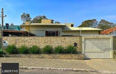 Imagem: Ótima Residência com 4D, piscina e garagem