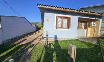 Imagem 2: Casa para Venda - 79.22m² 2 dormitórios, + casa de 1 dormitório nos fundos, piscina e quio