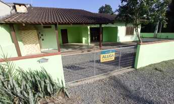 Imagem: Casa com 01 suíte 02 dormitórios para