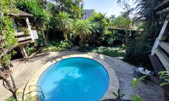 Imagem 6: Excepcional Casa duplex reformadíssima em madeira, granito e mármore! No Meio da Floresta!