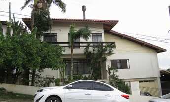 Imagem: Casa com 198m2, 6 dormitórios, suíte