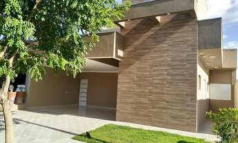 Imagem 1: Casa de condomínio térrea para venda tem 138 metros quadrados com 3 quartos