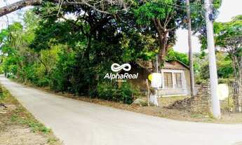 Imagem 4: Terreno amplo, gramado em frente a orla da Lagoa dos Mares em Confins com casa a reformar