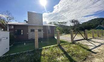 Imagem 3: Casa para venda possui 100 metros quadrados com 3 quartos em Mariscal - Bombinhas - SC