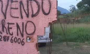 Imagem 3: Terreno plano em área residencial e familiar