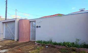 Imagem 2: Lindo Imóvel com três quartos sendo uma suite