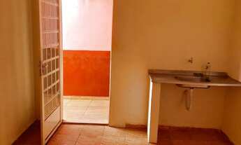 Imagem 2: Casa de fundo Casa com 1 dormitório