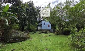 Imagem: Casa construída em terreno com 2033m²