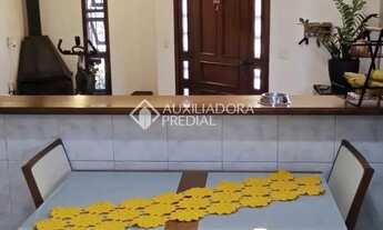 Imagem 7: CASA EM CANOAS COM LAREIRA,CHURRASQUEIRA E PÁTIO