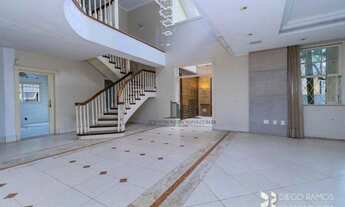 Imagem 3: Excelente casa semi mobiliada de 2 andares com 4 dormitórios, 6 banheiros, 6 vagas garagem