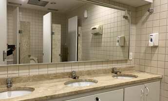 Imagem 6: Laje comercial de 500m² com 6 elevadores sociais e ar condicionado central, ao lado do met