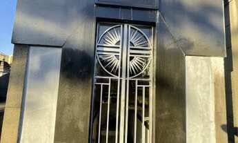 Imagem 2: Vendo capela no cemitério São João Batista