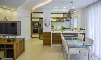 Imagem 1: Apto. 02 dorm (1 suíte) lavabo, sala com sacada e churr. coz, bwc social e 2 vagas. R$ 69