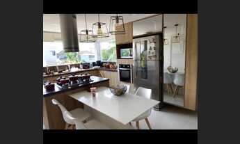 Imagem 7: Casa no bairro de Camboinhas, sendo 3 suítes, lavabo , e 4 vagas de garagem em Niterói