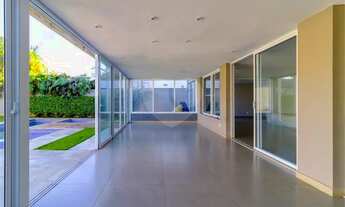 Imagem 7: Segurança 24 horas em frete a casa. Contemporânea, excelente área de lazer, repleta de arm