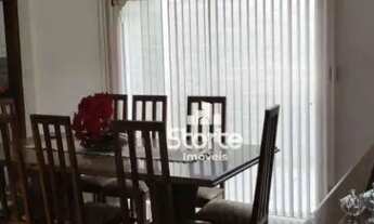 Imagem: Casa de esquina estilo sobrado com 3/4 à