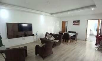 Imagem: CASA À VENDA COM 07 DORMITÓRIOS NO BAIRRO