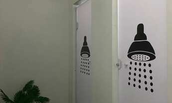 Imagem 6: Quarto mobiliado direito com o proprietário