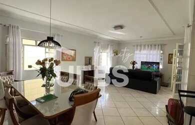 Imagem 3: 0 - Sobrado 6 quartos, sendo 2 suítes