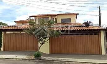 Imagem: Casa de Alto Padrão com Edícula e Churrasqueira