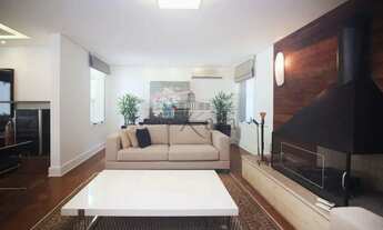 Imagem 2: Casa Padrão - Alto de Pinheiros - 5 Dormitórios - 400m²