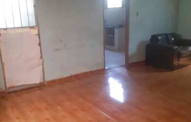 Imagem 4: Casa grande com quintal em Magé