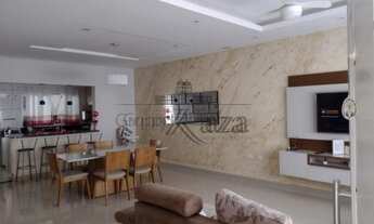 Imagem 2: Requinte em Alto Padrão à Venda: Casa com 4D - , Jacareí