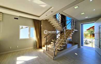 Imagem 2: Sobrado para venda com 300 metros quadrados com 4 quartos em Ubatuba - São Francisco do Su