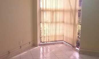 Imagem 7: Prédio comercial em frente ao cristo da Vila Maceno