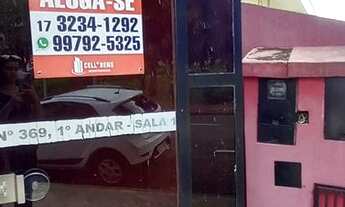 Imagem 2: Prédio comercial em frente ao cristo da Vila Maceno