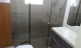 Imagem 7: Vendo uma linda casa em um bairro residencial