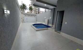 Imagem 3: Na Ocian a 200 mts do Mar! Com Piscina e Churrasqueira!