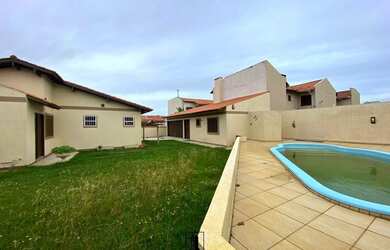 Imagem 3: Casa com 02 terrenos no centro de Imbé - Imóvel com piscina e anexo