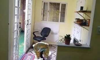 Imagem 2: Casa 3 quartos uma rua fas a divisa com BH