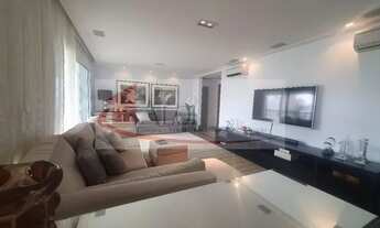 Imagem 6: Apto com 226 m2 de área útil. Quatro dormitórios, sendo 2 suítes (uma delas máster, com cl