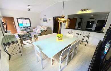 Imagem 3: Casa com 3 quartos sendo uma suíte com piscina e churrasqueira próximo a praia das Astúria