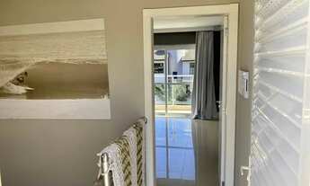 Imagem 2: Casa 3 Suítes Semi-Mobiliada com Piscina Para Locação Anual no/Bairro Ariribá em Balneário