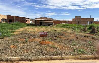 Imagem 2: Imóvel para venda tem 250 metros quadrados em Residencial Dona Genesi - Senador Canedo - G