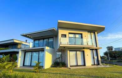 Imagem 5: Casa alto padrão com 5 suítes com closet, churrasqueira, lareira, vagas de garagem, no Con