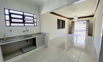 Imagem 7: Casa com piscina na Lagoa do Araçá